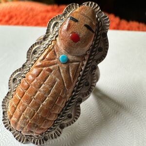 Signed Native American corn maiden carved sterling silver ring size 8